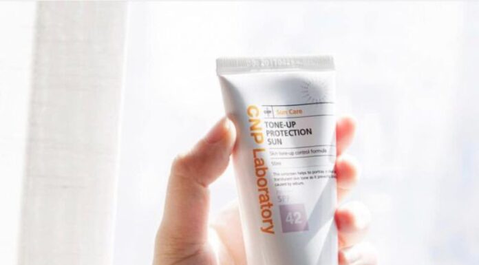 Review kem chống nắng CNP Laboratory Tone-Up Protection Sun SPF 42/PA+++ cho da nhạy cảm