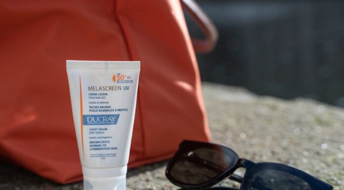 Review kem chống nắng Ducray Melascreen UV Light Cream SPF50 kem chống nắng ducray melascreen uv light cream