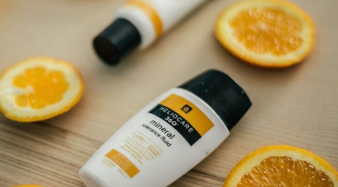 Review kem chống nắng Heliocare 360 Mineral Tolerance Fluid SPF50 50ml