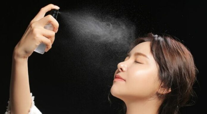Cách sử dụng xịt khoáng đem lại hiệu quả cho da? Review 10 chai xịt khoáng từng dùng