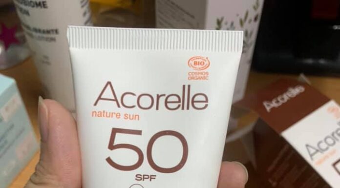 Review kem chống nắng Acorelle SPF 50 hữu cơ cao cấp có đáng thử không? kem chống nắng Acorelle