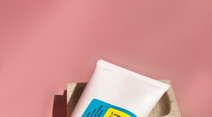 Review sữa rửa mặt Cosrx Low pH Good Morning Gel Cleanser cho da đang gặp vấn đề về mụn cosrx low ph good morning gel cleanser review