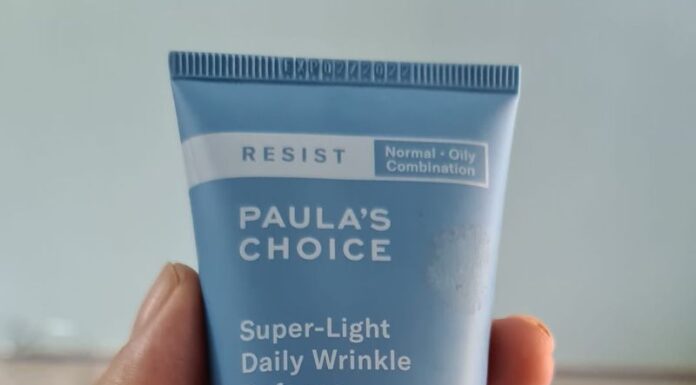 Review kem chống nắng Paula’s Choice Resist Super Light Daily Wrinkle Defence SPF 30 cho da dầu