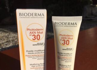 Review kem chống nắng Bioderma Photoderm AKN Mat SPF 30 cho da dầu mụn, da nhạy cảm