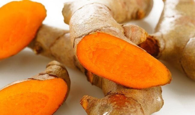 Đắp nghệ tươi lên mặt có tốt không?