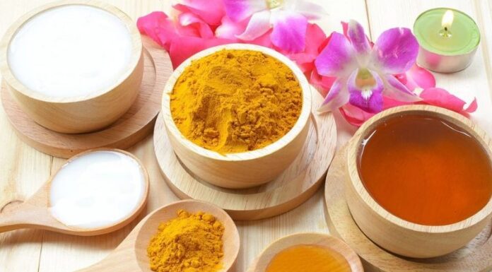 Hướng dẫn làm mặt nạ mật ong nghệ sữa chua