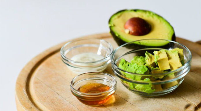 Hướng dẫn làm mặt nạ bơ mật ong dầu dừa