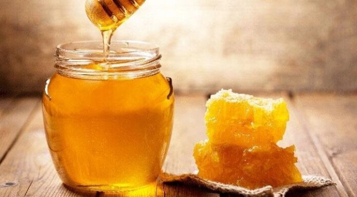 Hướng dẫn làm mặt nạ mật ong và cám gạo