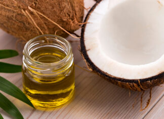 Bôi dầu dừa lên mặt hàng ngày có tốt không? Giải đáp từ chuyên gia làm đẹp
