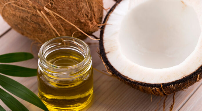 Bôi dầu dừa lên mặt hàng ngày có tốt không? Giải đáp từ chuyên gia làm đẹp