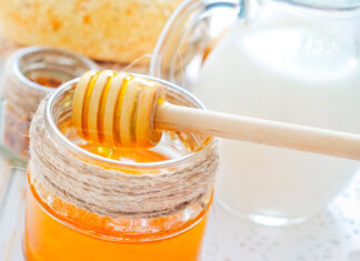 Hướng dẫn làm mặt nạ mật ong sữa tươi