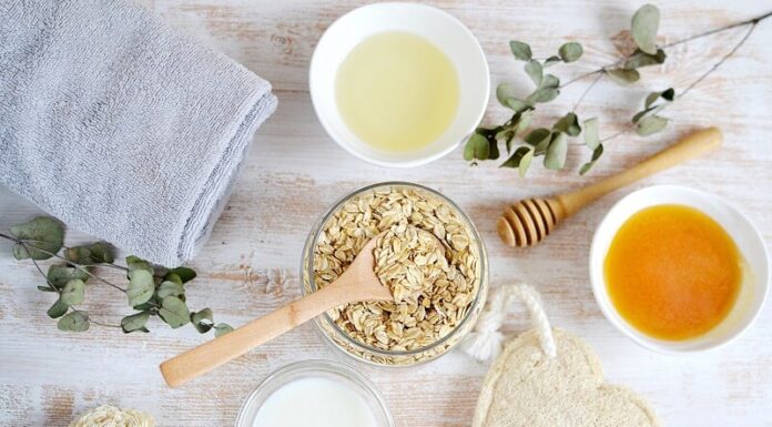 Hướng dẫn làm mặt nạ nghệ dầu dừa sữa tươi