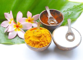 Hướng dẫn làm mặt nạ bột nghệ sữa chua dầu dừa