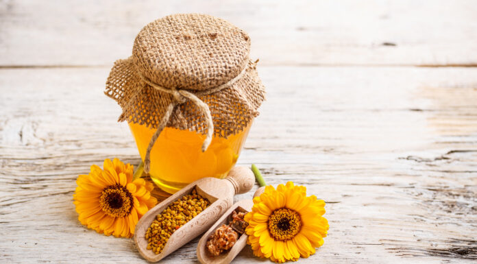 Hướng dẫn làm mặt nạ chuối trứng gà mật ong