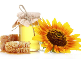 Hướng dẫn làm phấn hoa mật ong đắp mặt