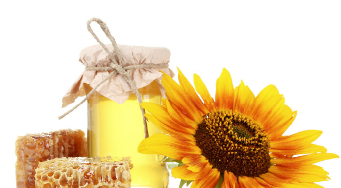 Hướng dẫn làm phấn hoa mật ong đắp mặt