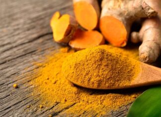 Cách đắp mặt nạ nghệ không bị vàng da