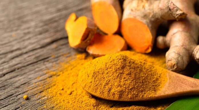 Cách đắp mặt nạ nghệ không bị vàng da