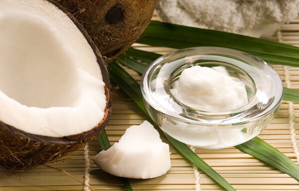Điểm danh 3 tác dụng khi bôi dầu dừa lên mặt