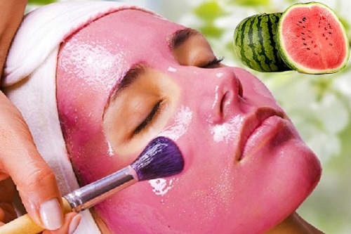 Giữ nguyên mặt nạ trên da khoảng 15-20 phút rồi rửa sạch da với nước mát