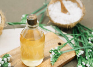 Bôi dầu dừa lên mặt sau sinh giúp mẹ bầu “”lấy lại”” vẻ xinh tươi