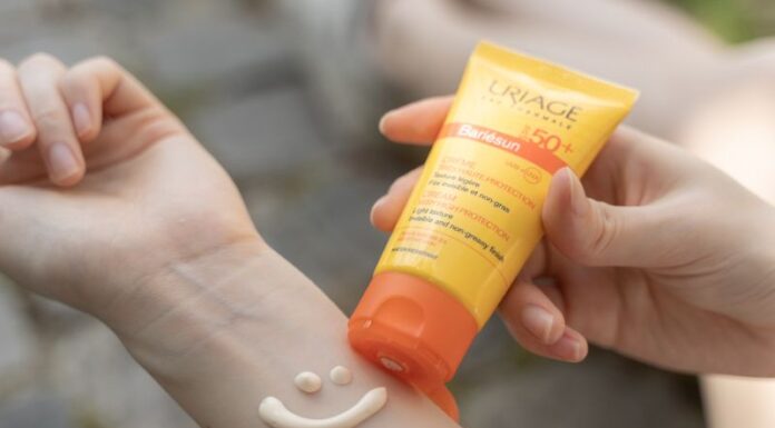 Review kem chống nắng Uriage Bariésun Cream Very High Protection SPF 50+ có tốt không
