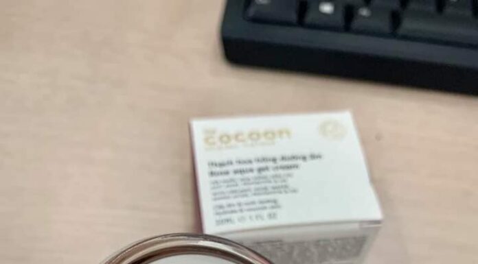 Review một chiếc kem dưỡng bình dân Thạch hoa hồng dưỡng ẩm Cocoon
