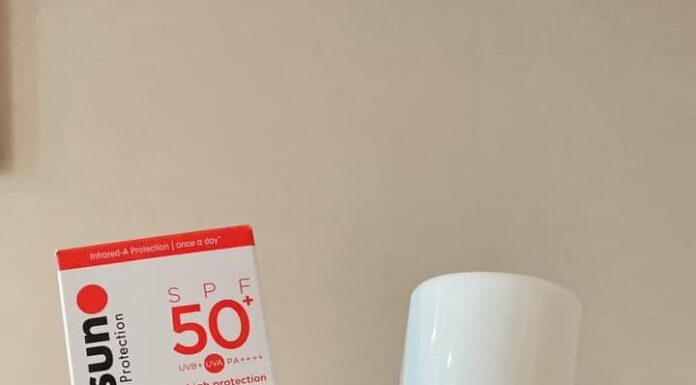 Review kem chống nắng bình dân cho da nhạy cảm Ultrasun Extreme SPF 50