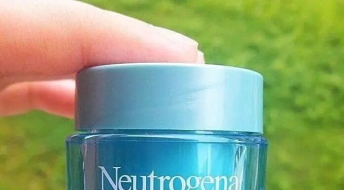 Review so sánh kem dưỡng ẩm Neutrogena và Clinique có đáng mua