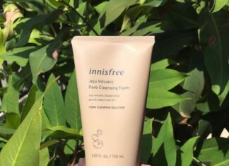 Review sữa rửa mặt Innisfree Jeju Volcanic Pore Cleansing Foam cho da dầu mụn