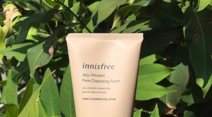 Review sữa rửa mặt Innisfree Jeju Volcanic Pore Cleansing Foam cho da dầu mụn