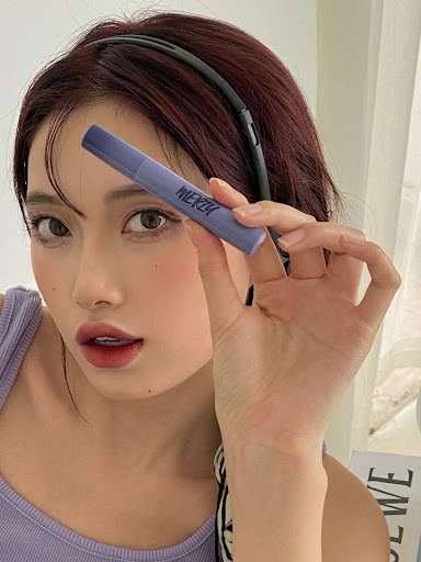 Không khó để Vi Thanh Lê tỏa sáng khi đã sở hữu trong tay túi đồ makeup thần thánh đến từ Soft Touch Collection