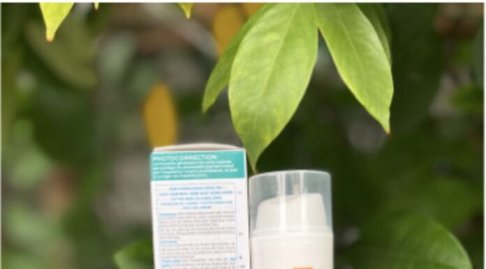 Review kem chống nắng La Roche Posay Anthelios Oil Correct cho da dầu mụn
